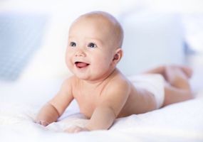 آیا ریزش مو در نوزاد طبیعی است و نیازی به درمان ندارد؟