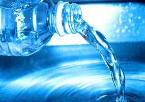 بهترین آب برای آشامیدن کدام است آب معدنی یا تصفیه شده؟